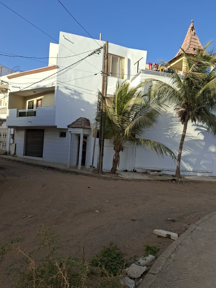Villa 8 chambres avec terrasse à Grand Mbao — photo 2