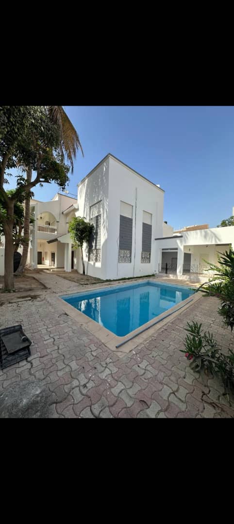 Villa 5 chambres avec piscine avec terrasse aux Almadies — photo 2