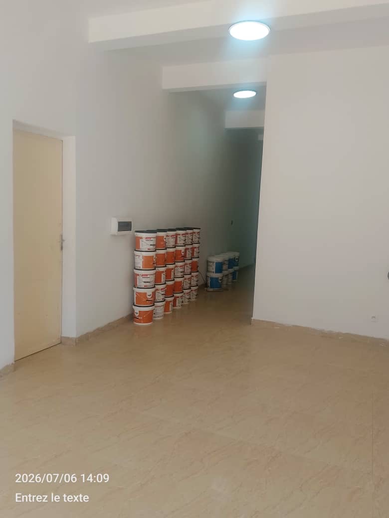 Magasin sur axe principal à Cité Gorgui