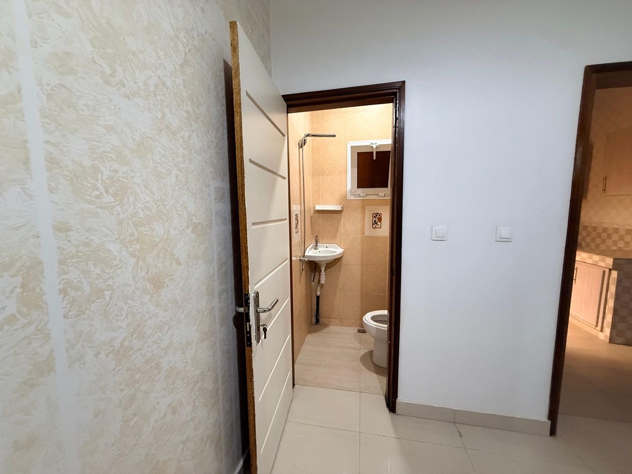 Appartement non meublé 3 chambres avec balcon à Cité Keur Gorgui