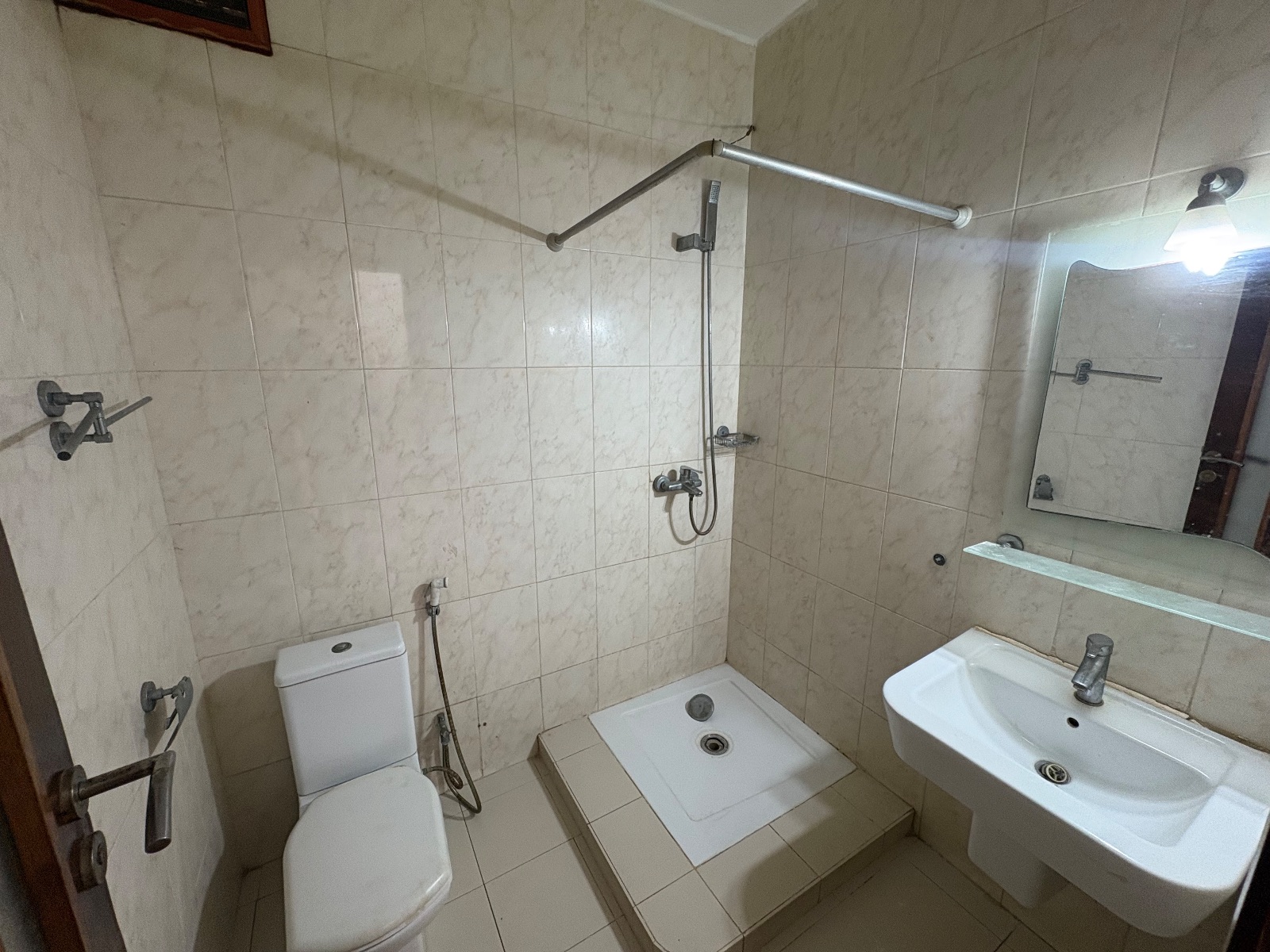 Villa 5 chambres avec terrasse avec balcon à Cité Keur Gorgui — photo 2