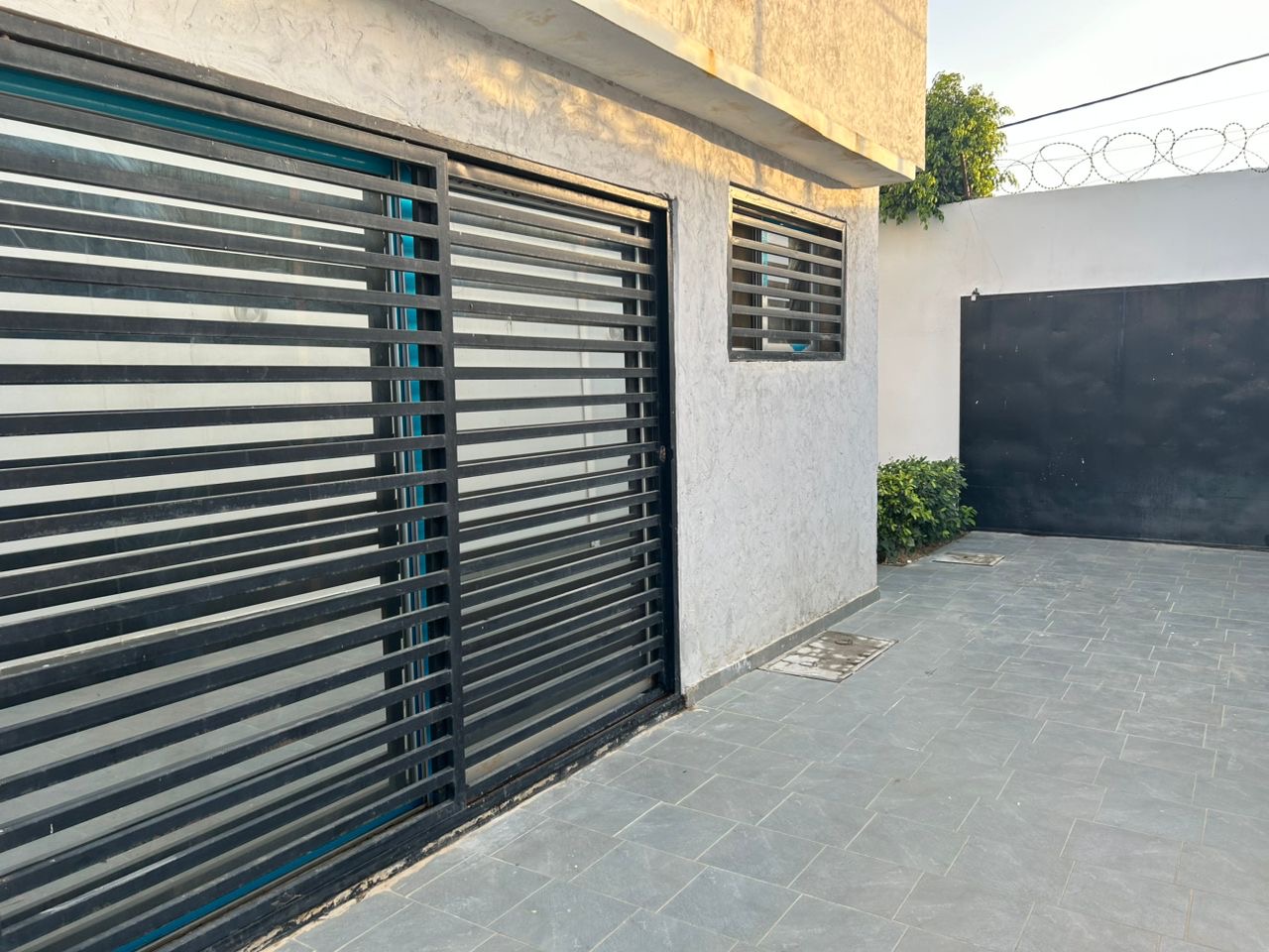 Villa 2 chambres avec piscine avec garage à Saly Aérodrome