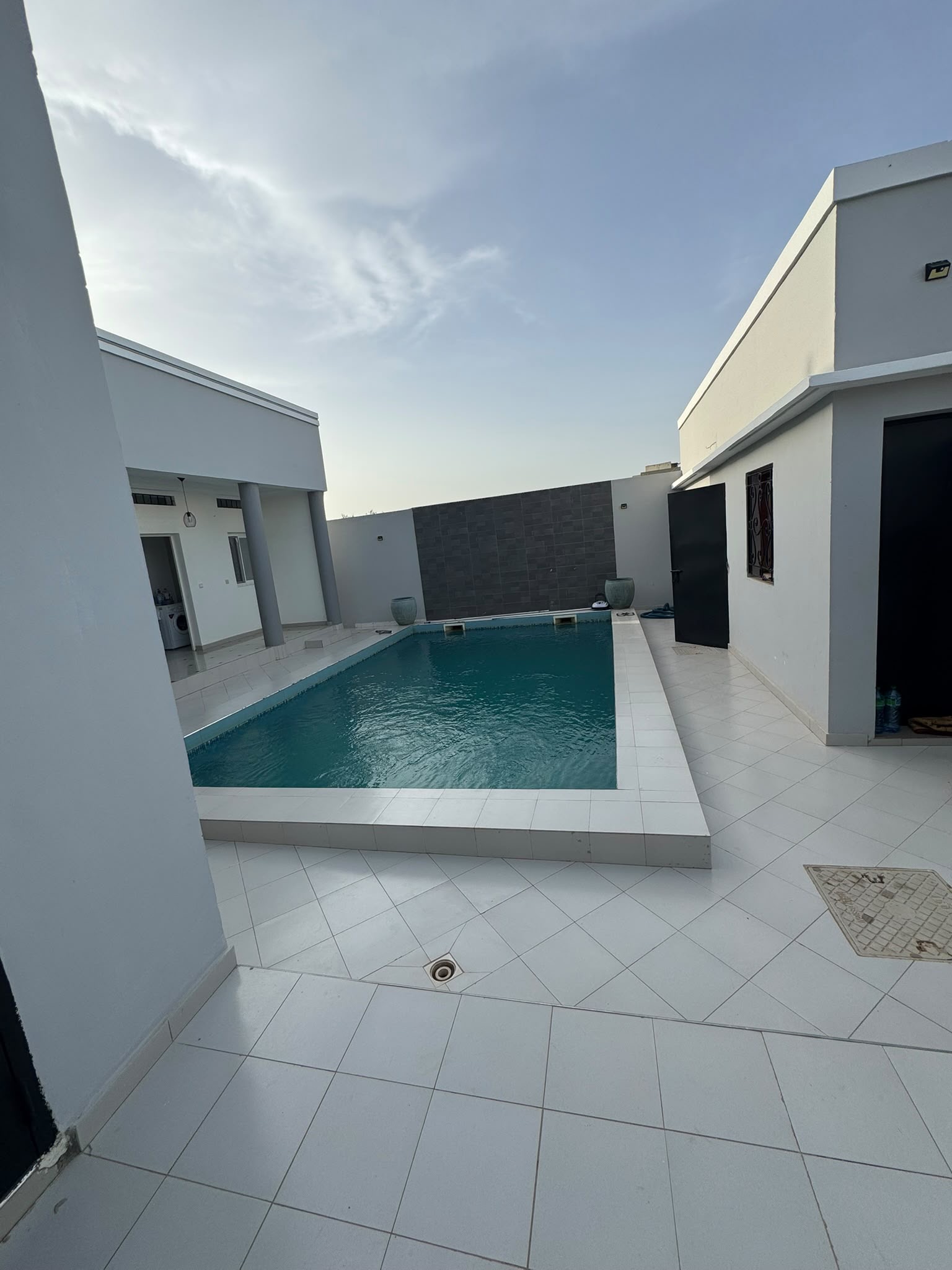 Villa 4 chambres avec piscine avec jardin à Saly Diambar