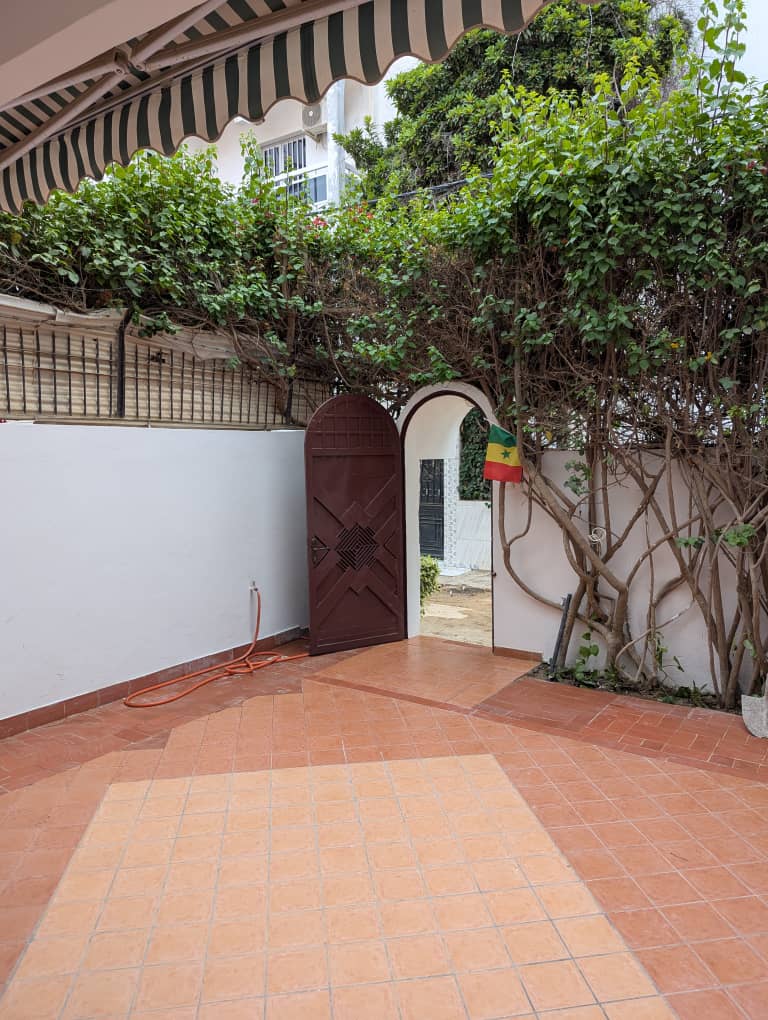 Villa 3 chambres avec garage aux Almadies — photo 2
